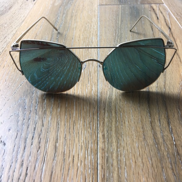 Blue Mirrored Cat Eye Sunglasses - Picture 4 of 7